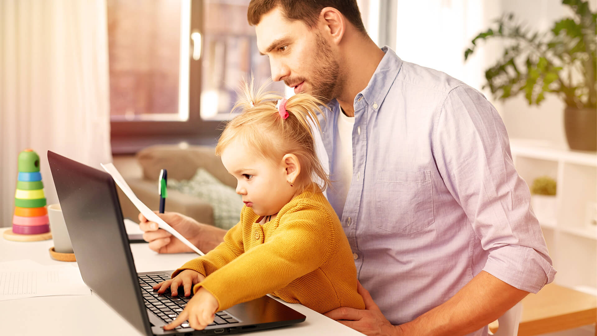 Services die wirklich helfen Vater bei der Arbeit mit Kind